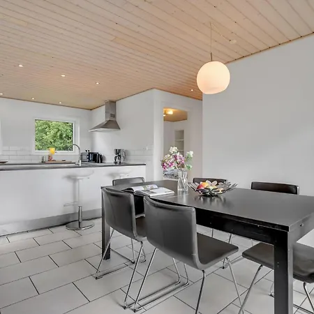 3 Bedroom Stunning Home In Ry